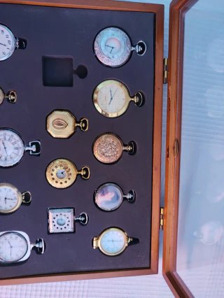 Collezione di 12 orologi da tasca al quarzo