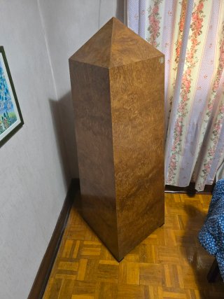 Cajonera madera maciza en pirámide comoda antigua