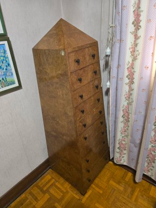 Cajonera madera maciza en pirámide comoda antigua