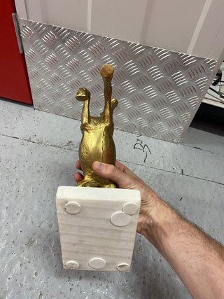 Escultura de Caballo Dorado