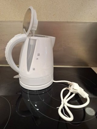 Hervidor Eléctrico SAIVOD 1.2L Blanco
