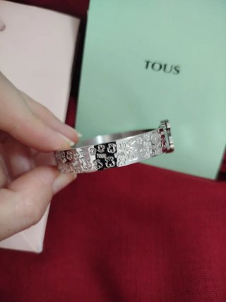 Pulsera Tous Oso Plateada y grabada.