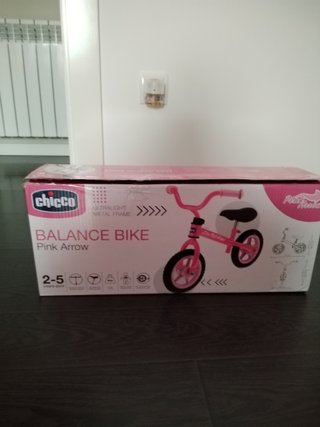 Bicicleta infantil rosa sin pedales