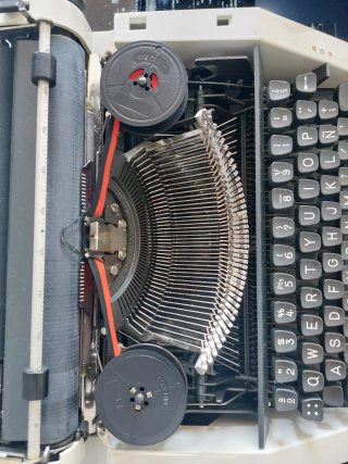 Máquina de escribir Olympia Monica.