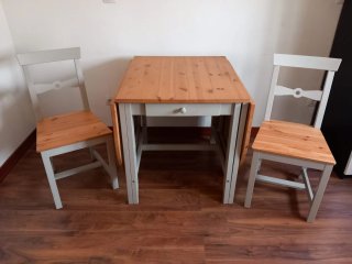 Mesa plegable de madera.