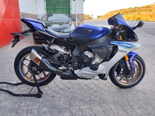 YAMAHA R1 DE NOVIEMBRE DE 2016 CON 200 CV,S