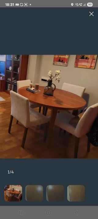 Sillas de comedor beige y madera