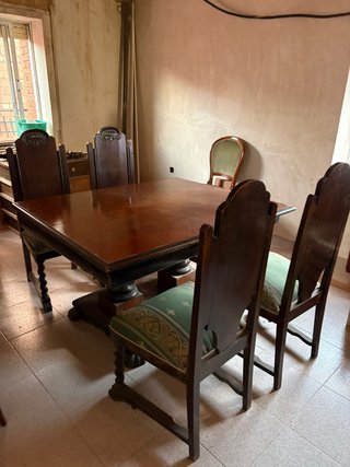 Conjunto comedor antiguo de madera con 4 sillas