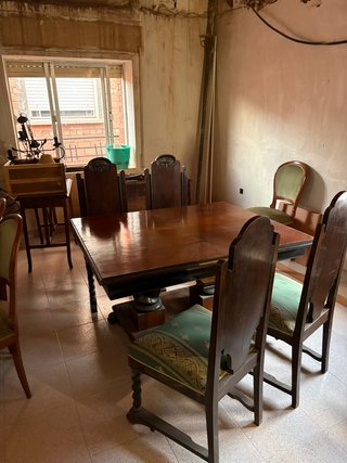 Conjunto comedor antiguo de madera con 4 sillas
