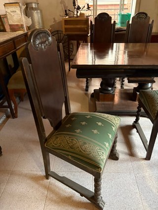 Conjunto comedor antiguo de madera con 4 sillas