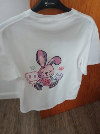 Camiseta blanca M con conejito y smile