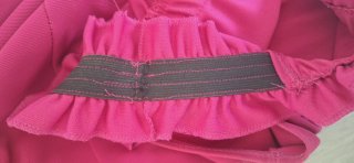 Vestido Fucsia con Cuello Volante Elástico