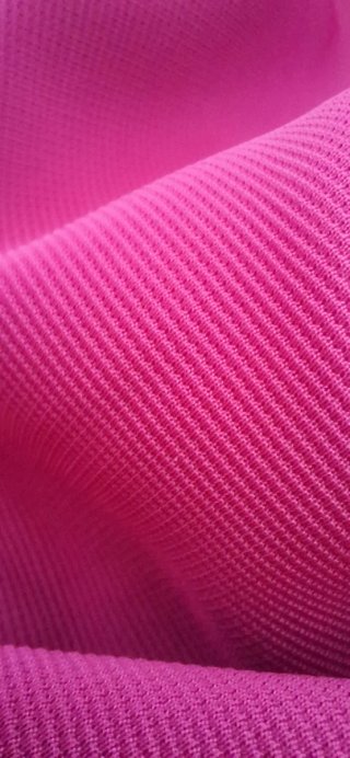 Vestido Fucsia con Cuello Volante Elástico