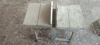 Báscula antigua de madera