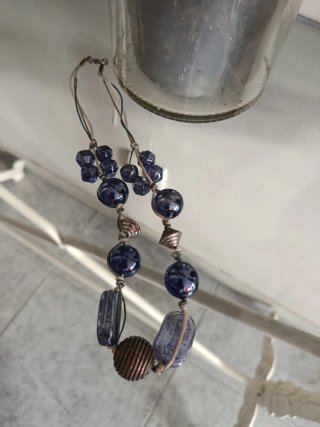 Collar morado y plateado