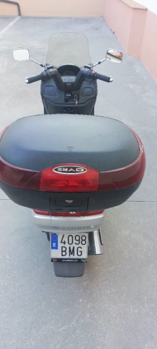 Suzuki Burgman 400 Maxi Scooter
