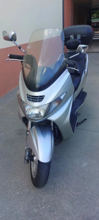 Suzuki Burgman 400 Maxi Scooter