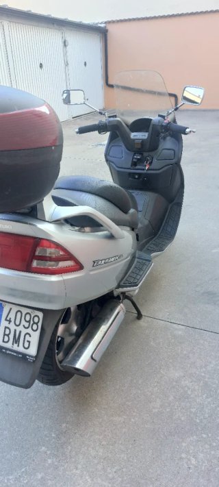 Suzuki Burgman 400 Maxi Scooter