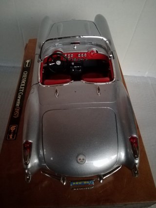 1/18 MODELLO CHEVROLET CORVETTE DEL 1957 BURAGO
