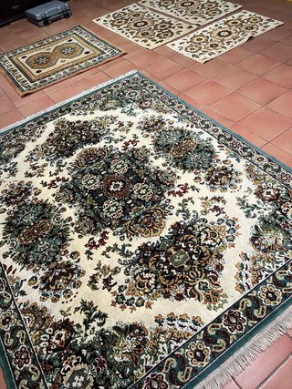 Alfombra de lana beige y multicolor