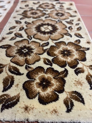 Alfombra de lana beige y multicolor