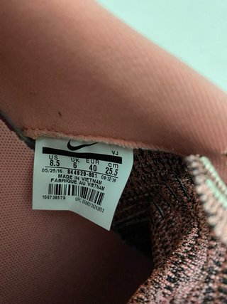 Zapatillas deportivas rosas y blancas