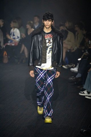 Cazadora Burberry Runway Piel Negra DANIEL LEE