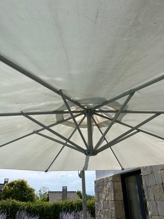 Sombrilla de tela y metal 2,80m