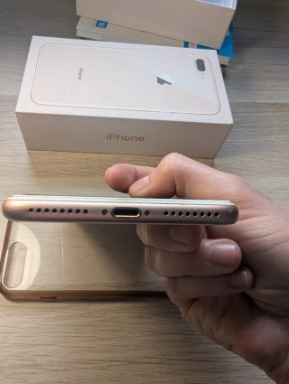 IPHONE 8 PLUS + ACCESSORI MOLTO CURATI!!!