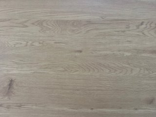 Mesa de comedor de madera y metal