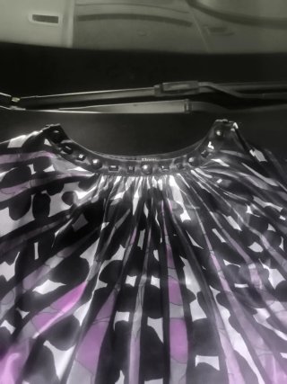 Blusa estampada morada y negra