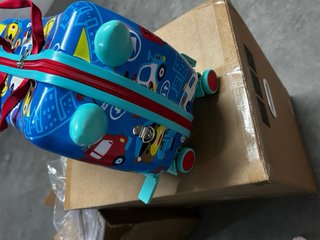 Maleta infantil con ruedas y diseño de coches