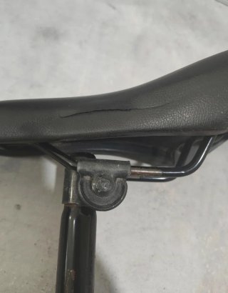 Sillín de bici negro