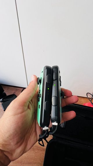 Nintendo switch + Sd 128 + estuche + extras