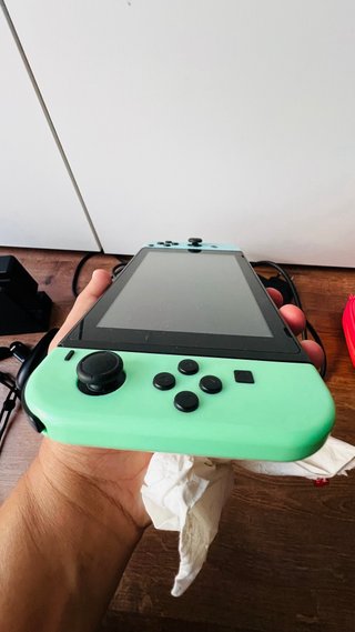 Nintendo switch + Sd 128 + estuche + extras