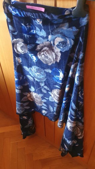 Falda terciopelo estampado flores azul
