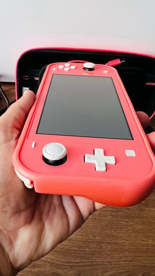 Nintendo Switch Lite Rosa + Funda y Cargador