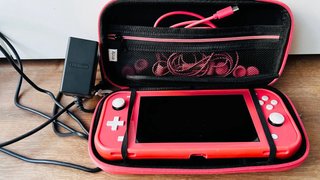 Nintendo Switch Lite Rosa + Funda y Cargador