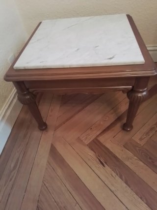 Mesa auxiliar mármol y madera