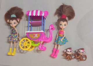 Enchantimals Carrito frutas + 2 Muñecas + 2 monos