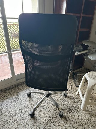 Silla de oficina ergonómica negra