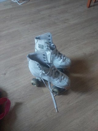 Patines de 4 ruedas blancos