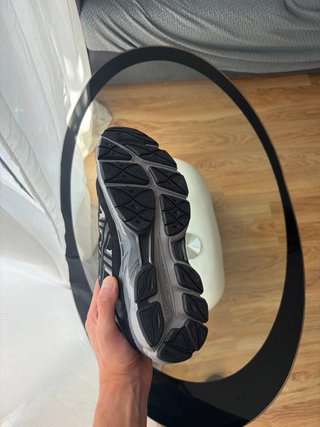 Zapatillas Asics Negras y Grises