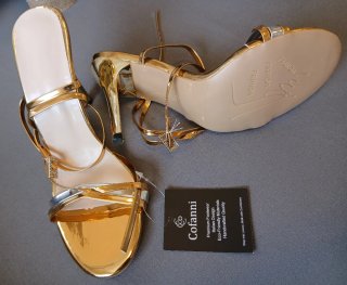 Sandalias Cofanni doradas y plateadas efecto espej