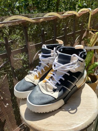 Zapatillas Adidas Negras y Blancas