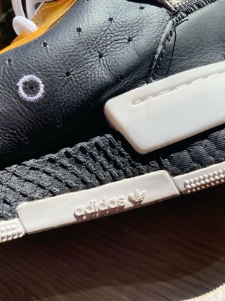 Zapatillas Adidas Negras y Blancas