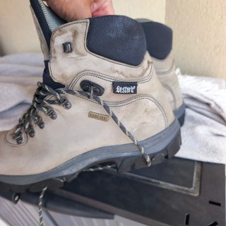 Botas de montaña Bestard grises y negras