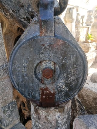 ANTIGUA POLEA TRIPLE NÁUTICA DE GRAN TAMAÑO 100KG