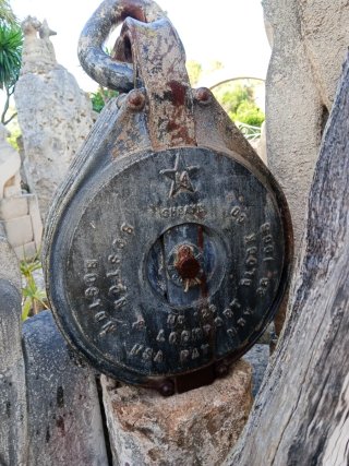 ANTIGUA POLEA TRIPLE NÁUTICA DE GRAN TAMAÑO 100KG