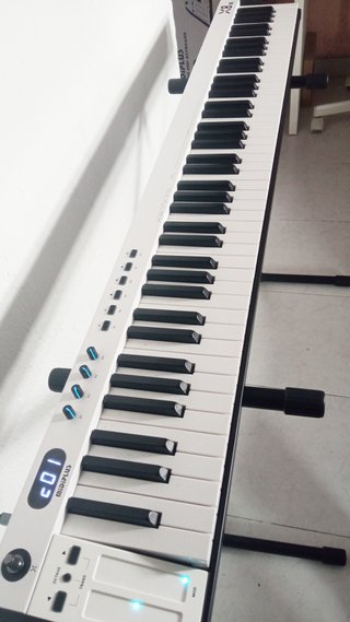 Piano Controlador MIDI Midiplus X8 III 88 teclas
